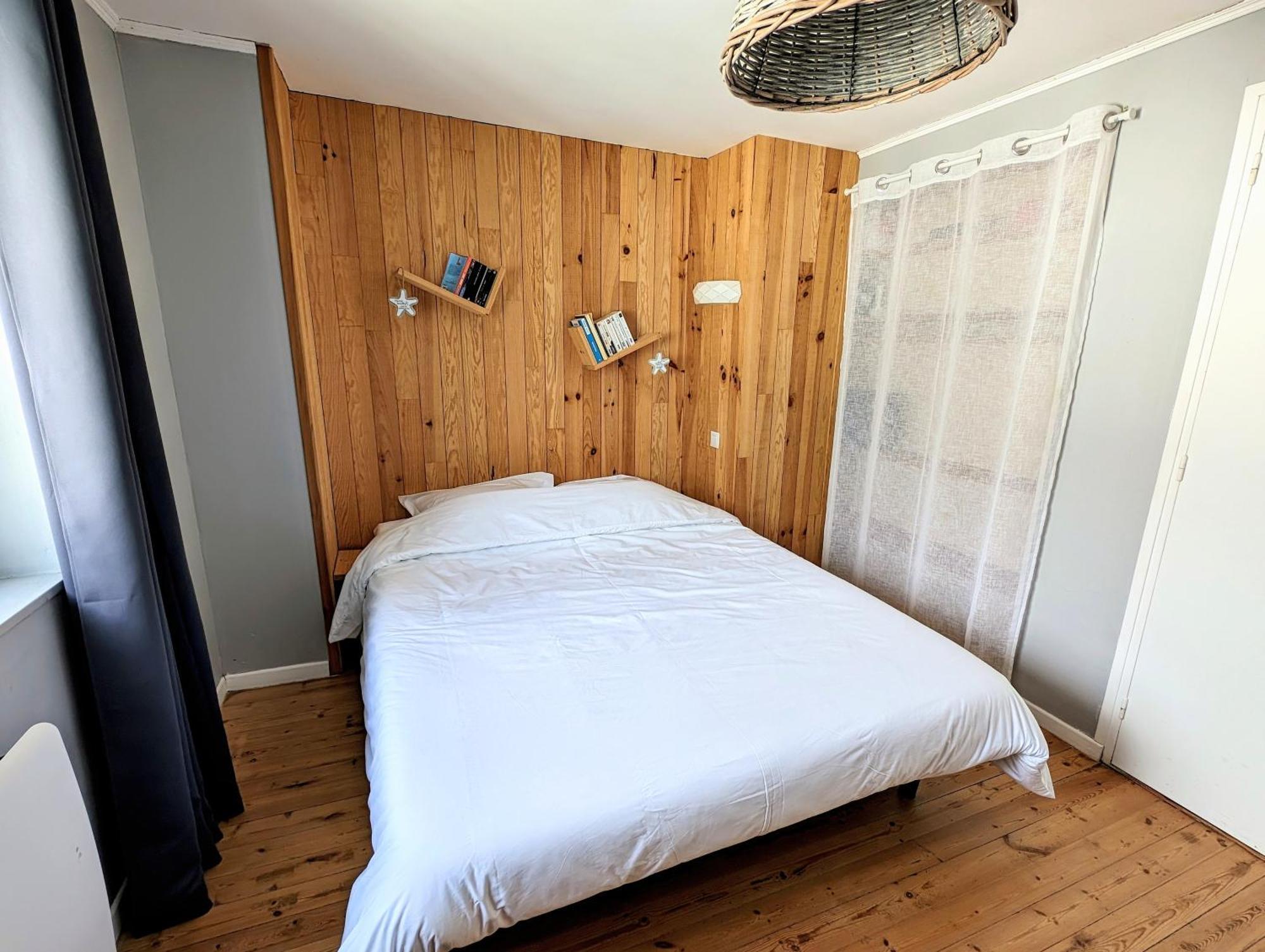 Agreable Maison Renovee En Hyper Centre Avec Patio Pornic Exterior photo